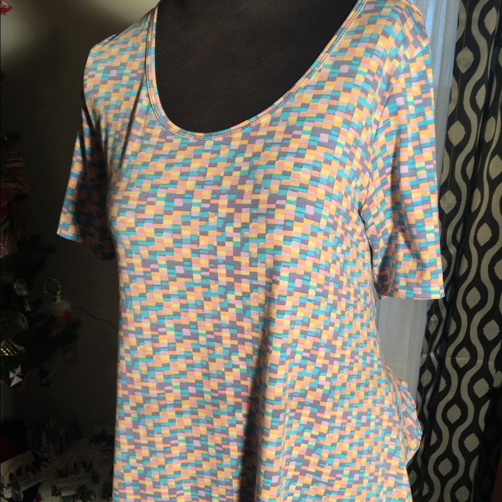 NWOT LuLaRoe Perfect T